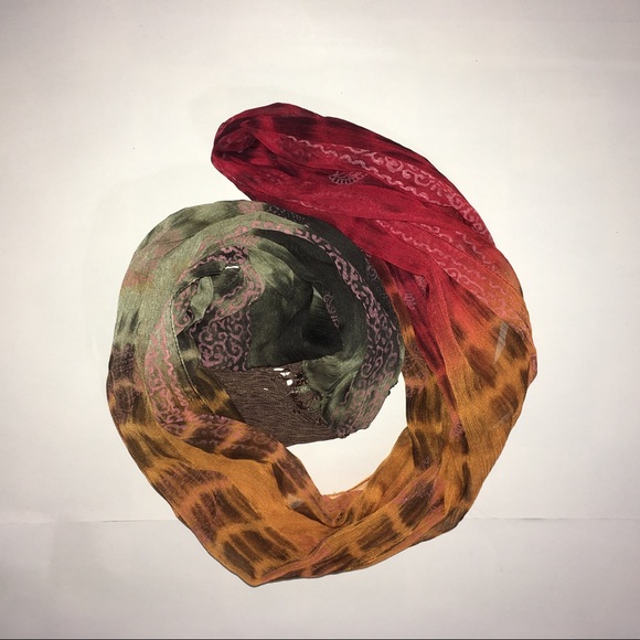 Beautiful fringe scarf, ombré effect design - Picture 2 of 7